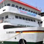 kapal-ferry-di-pelabuhan-kolaka