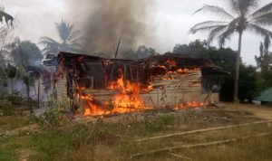 Barak Polsek Samaturu terbakar