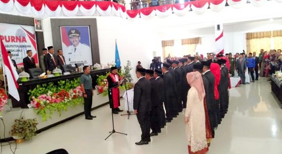 pengambilan-sumpah-jabatan-dprd-bombana-2019-2024