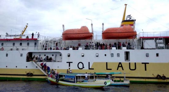 kapal-sn-tiba-d-tomia-memuat-sebagian-besar-mahasiswa-kendari Tol Laut Sabuk Nusantara