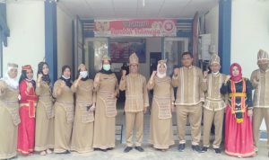 baju-adat-bombana-dikbud