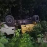 dump-truk-terbalik