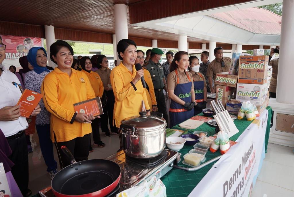 “GulaVit lebih dari sekedar manis, ada kandungan vitamin A, C dan D,” ujar Hetty dalam acara demo masak di Kendari, Jumat (16/9/2022)