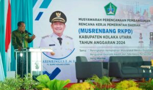 Sekretaris Kabupaten Kolaka Utara (Sekab Kolut) Dr. Taufik S. SP.,M.M membacakan sambutan Bupati Kolaka Utara. Foto : Ahmar /Topiksultra.com