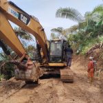 petani-buka-jalan
